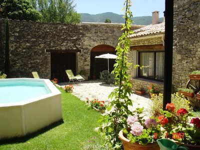 513-1 Cour et piscine